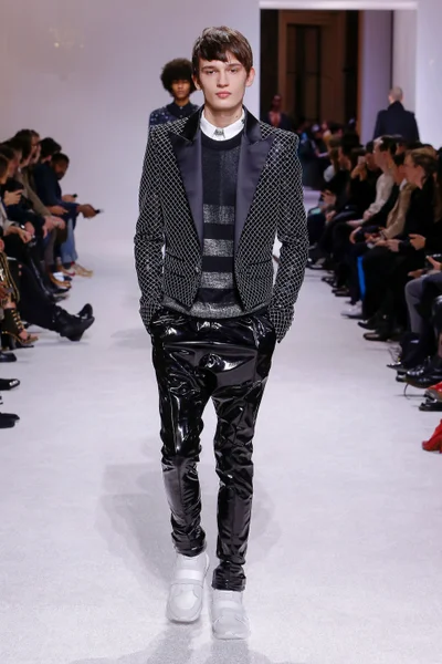 Look 74